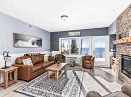Whispering Pines Lake Views 1BR King Suite, hotel a Two Harbors
