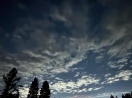 Glamping at Steen Strawberry Farm, hotel en Vashon
