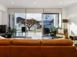 Picton Waterfront Oxley's Luxury Apartment