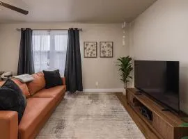 Downtown Anchorage Stay - 1 Bedroom Great Location