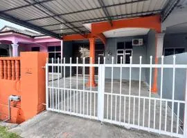D Anggun Homestay