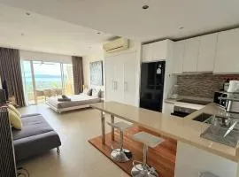 Sea-view apartment in Azur
