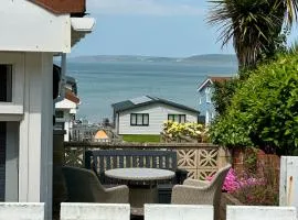 2-Bedroom Holiday Chalet Near Beach & Coastal Paths in Westward Ho!