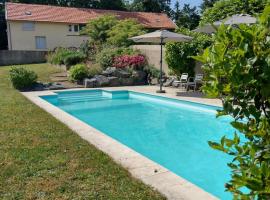Gîtes de beaux rêves, Pivoine, hotel a Uxeau