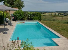 Gîtes de beaux rêves, Glycine, hotel a Uxeau