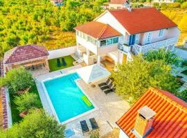 Holiday home Dinko