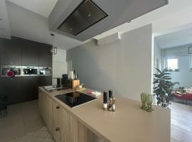 Spacious Family Home For 6 To 8 Guests With 3 Bedrooms And 2 Bathrooms Between Brussels City Center And Brussels Airport، فندق في بروكسل