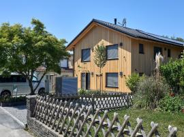 seeglueck ROSENHOF - naturnah Wohnen im Holz100-Vollholzhaus mit Whirlpool und Garten, hotel i Konstanz