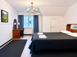 Senate Hotel