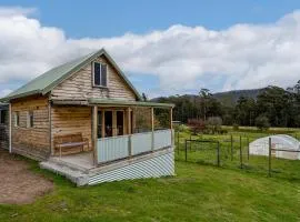 Rivendell Cottage - Off Grid cabin