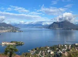 Lake view of Stresa in a villa in Someraro