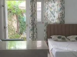 Studio, Cité la GAZELLE ,pas Jafar, quartier calme 10 min de l'aéroport près du Technopark
