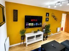 Landvue Stays, Modern, 2 bed apartment with free parking!