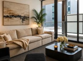 Port Melbourne Luxe Escape 2BR, 2BA, Pool, Balcony, hotel a Melbourne