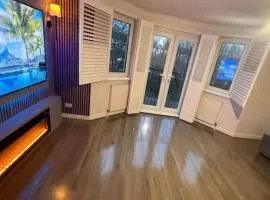 Peaceful Cozy Apartment, Free Breakfast, No Pets