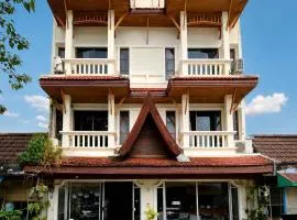 Holiday House Kata & Karon Phuket Hotel