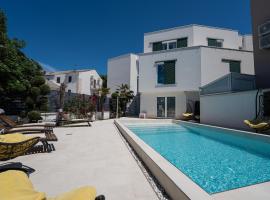 Avis Hotel, hotel i Novalja