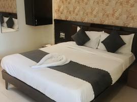 Udupi Grand Lodging and Boarding, viešbutis mieste Chākan