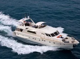 Yacht Laetitia Delta