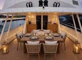 Yacht Laetitia Delta