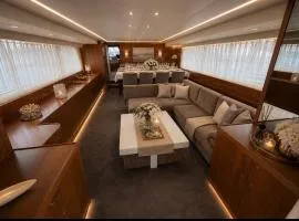 Yacht Laetitia Delta