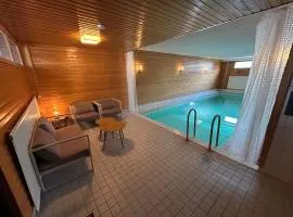 Large apartment in the centre of Jyväskylä with private swimming pool and sauna