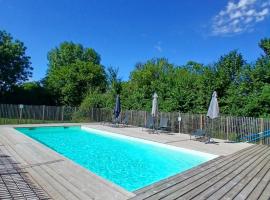 Camping du Fouilloux、La Mothe-Saint-Hérayのホテル