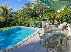 Villa piscine à débordement au Diamant