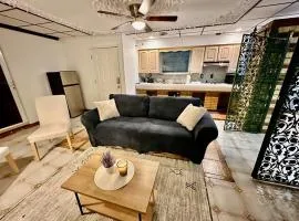 Newly Renovated 1-bed 1-bath with Parking