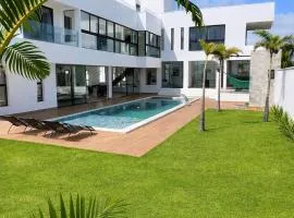 Luxury House with Sea View and Natural Pools Near Pipa