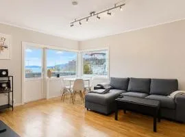 KS71 - 1BR Balcony and Seaview