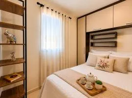 Apê elegante com ar-cond, vaga e ótima localização
