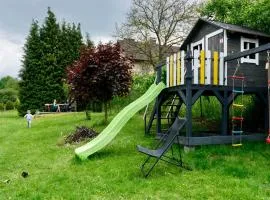 Family Retreat - Garden, Playground & BBQ
