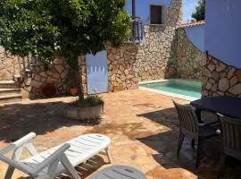 La Casa del Pueblo con piscina y barbacoa