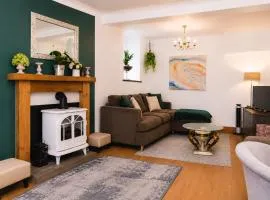 Walk to Town, Parking, Family Home, drive to beach
