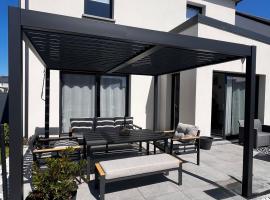 Maison dans lotissement Bretagne, khách sạn ở Ploubalay