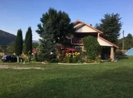 Casa Flory nr 2- Complex de Pensiuni si Casute la Munte