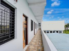 SPOT ON Hotel Royal Inn Babupet Railroad Station, hotel di Chandrapur