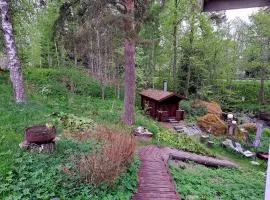 Peaceful riverside cottage with sauna