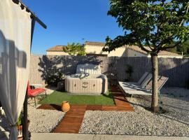 La Farigoule - Villa avec spa, clim, terrasse, Hotel in La Roque-sur-Cèze
