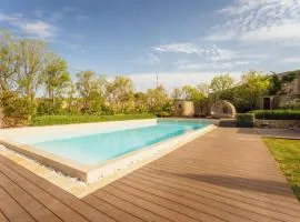 New to the market - 4BR Farmhouse with Pool by SF Homes