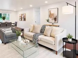 Bellevue Pet friendly Home Fenced Yard