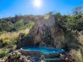 Glocke Mountain Camp, hotel di Outjo