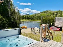 Waterfront, Spa, Sauna, Ski & Firepit St-Côme