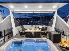Modern Floating Home - Hausboot SEAESTA - Rooftop Jacuzzi Terrace & Marina Portorož Views