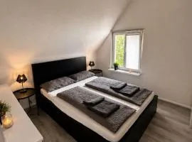 Deluxe City Apartment W32