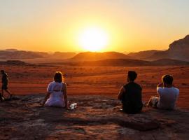 Desert Moon in Wadi Rum، فندق في Disah