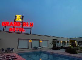 Grand Blu Hotel, hotel em Hyderabad