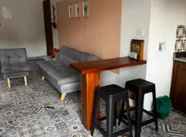 Apartamento acogedor cerca al parque con balcón