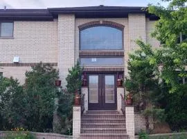 Native Garden at the edge of the City WITH EXCLUSIVE USE BATHROOM